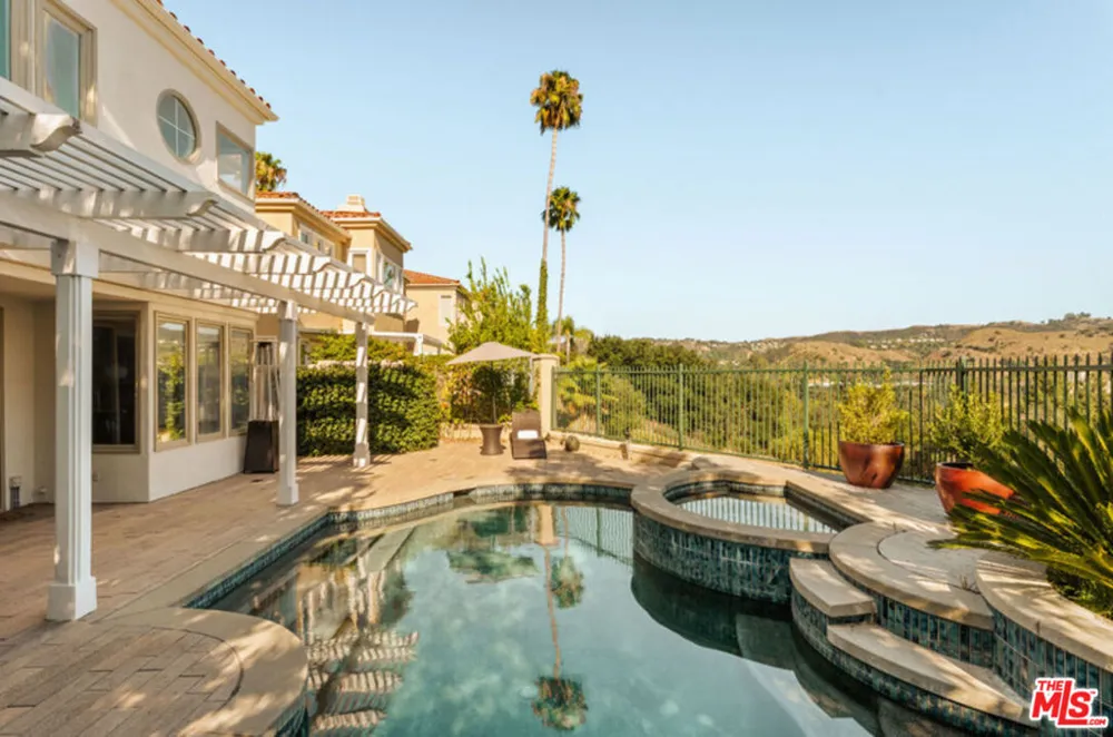 23216 Park Corniche Calabasas, CA 91302