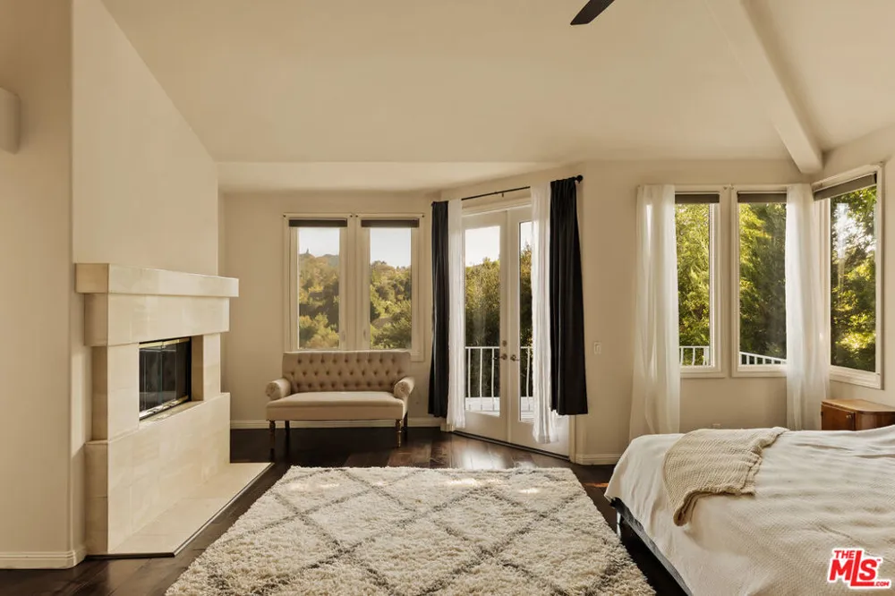 23216 Park Corniche Calabasas, CA 91302