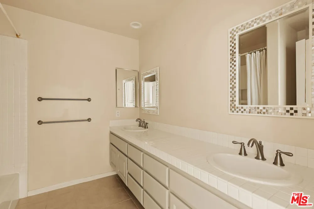 23216 Park Corniche Calabasas, CA 91302