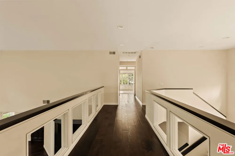 23216 Park Corniche Calabasas, CA 91302