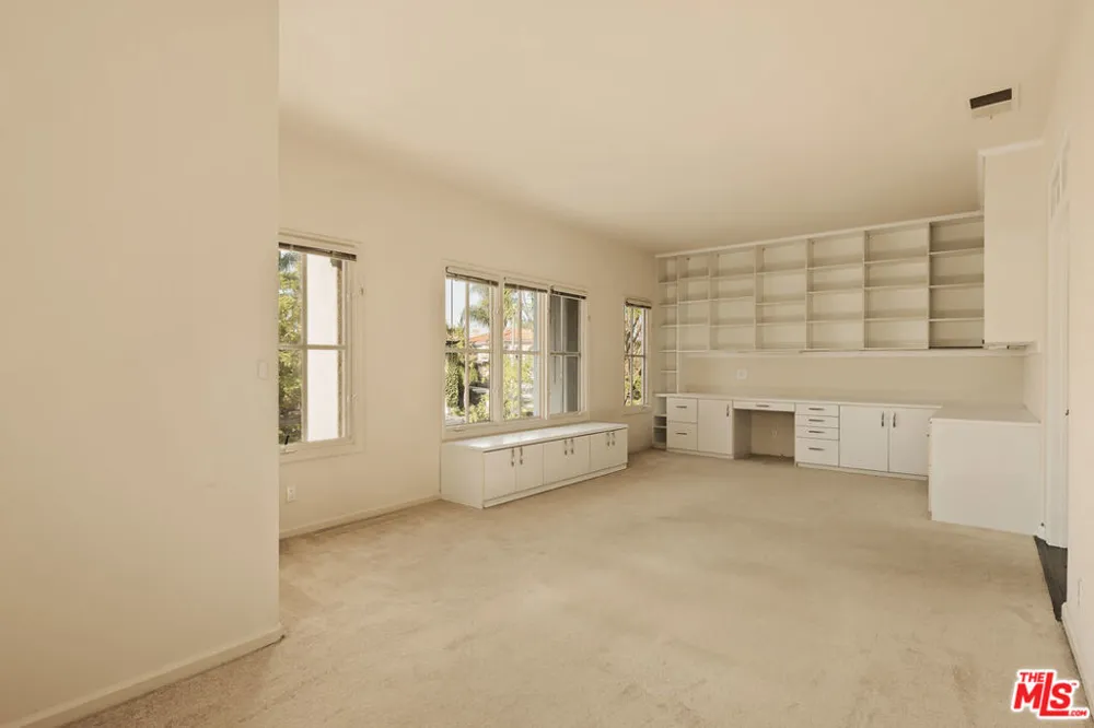 23216 Park Corniche Calabasas, CA 91302