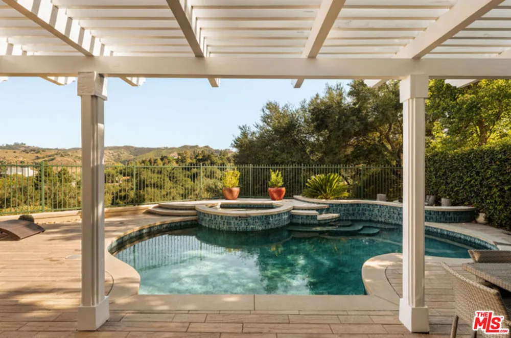 23216 Park Corniche Calabasas, CA 91302