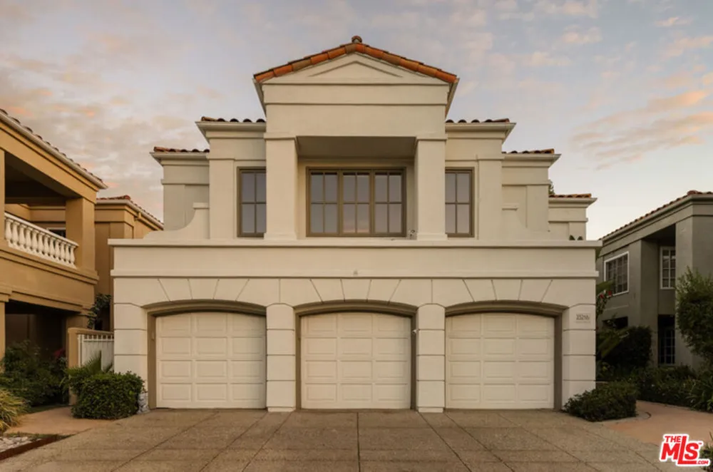 23216 Park Corniche Calabasas, CA 91302