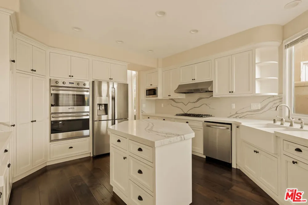23216 Park Corniche Calabasas, CA 91302