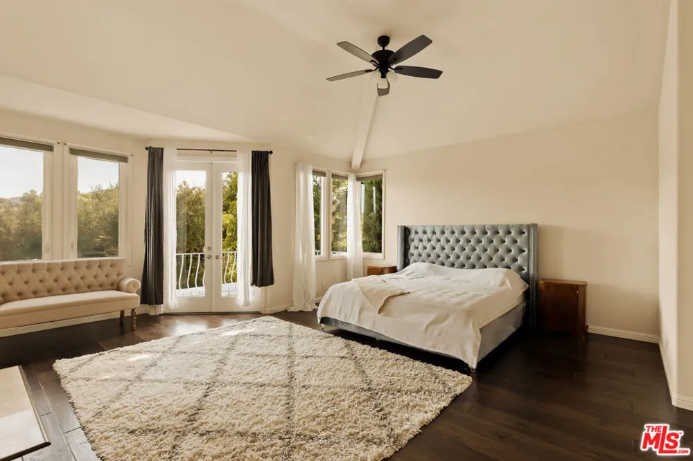 23216 Park Corniche Calabasas, CA 91302
