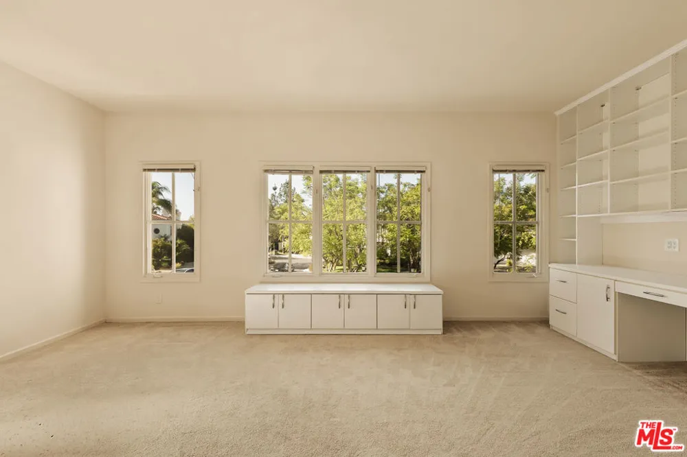 23216 Park Corniche Calabasas, CA 91302
