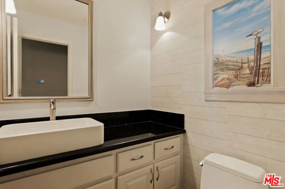 23216 Park Corniche Calabasas, CA 91302