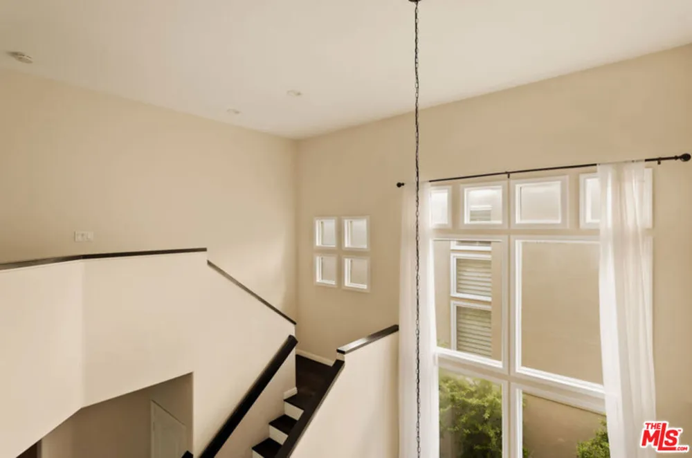 23216 Park Corniche Calabasas, CA 91302