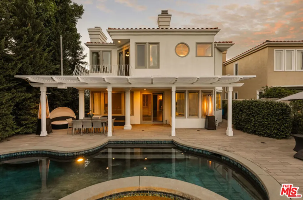 23216 Park Corniche Calabasas, CA 91302