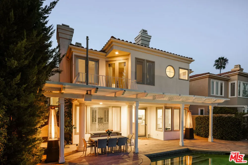 23216 Park Corniche Calabasas, CA 91302