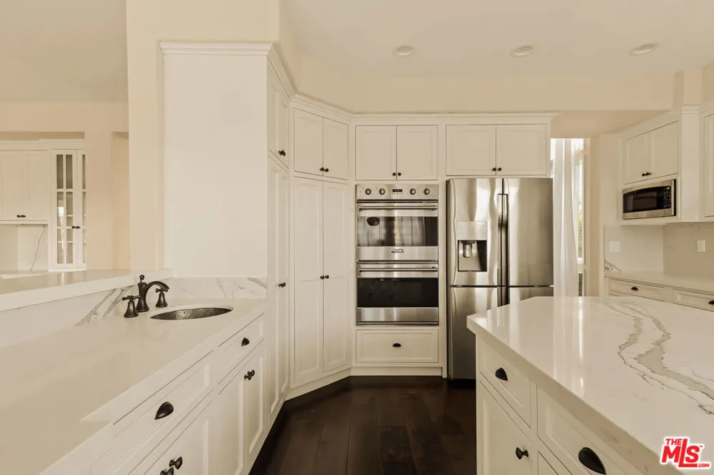 23216 Park Corniche Calabasas, CA 91302
