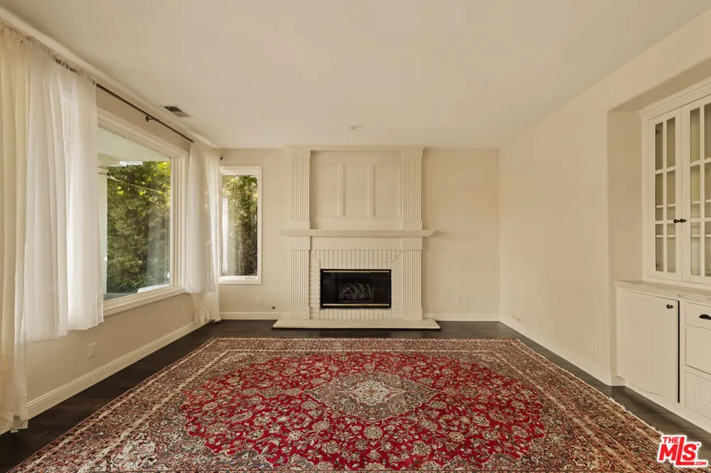 23216 Park Corniche Calabasas, CA 91302
