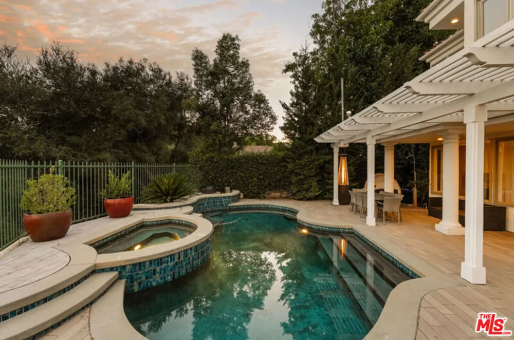 23216 Park Corniche Calabasas, CA 91302
