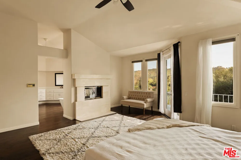 23216 Park Corniche Calabasas, CA 91302