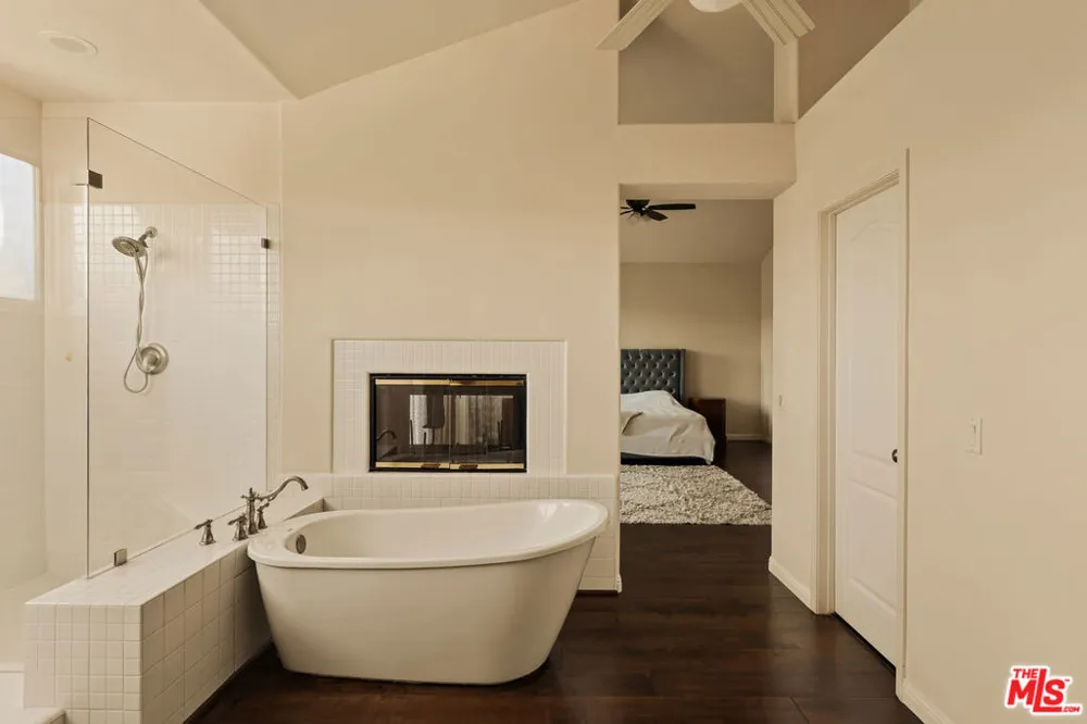 23216 Park Corniche Calabasas, CA 91302