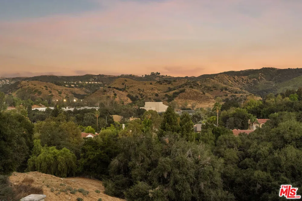23216 Park Corniche Calabasas, CA 91302