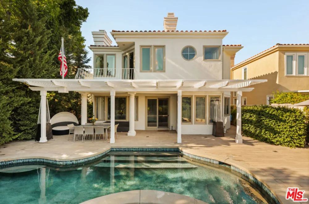 23216 Park Corniche Calabasas, CA 91302