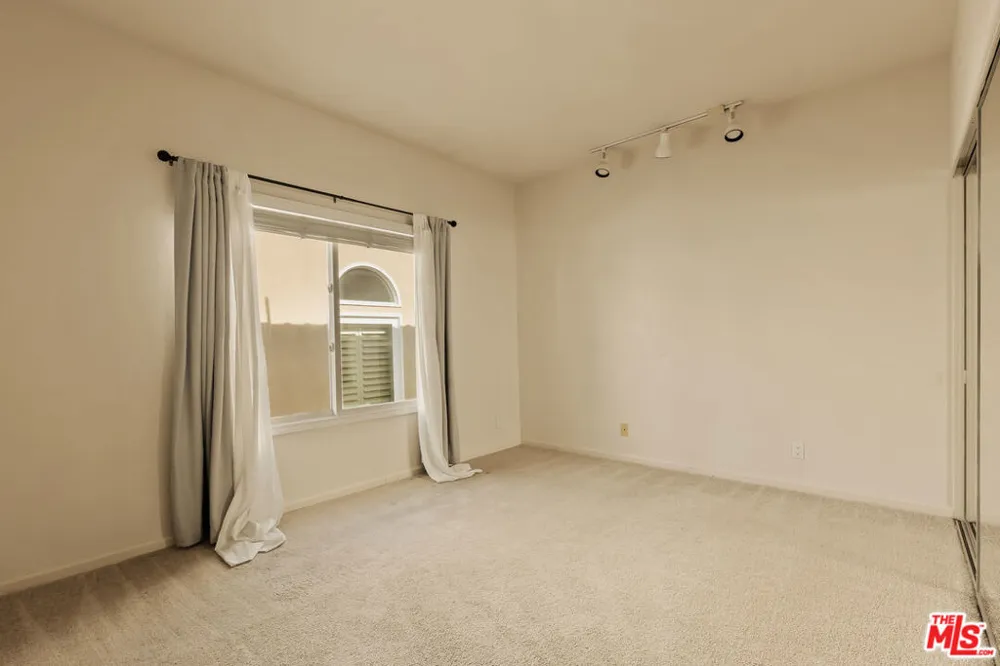 23216 Park Corniche Calabasas, CA 91302