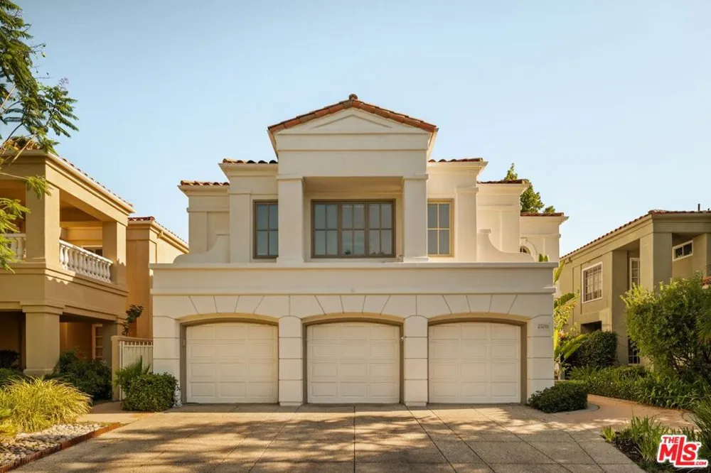 23216 Park Corniche Calabasas, CA 91302