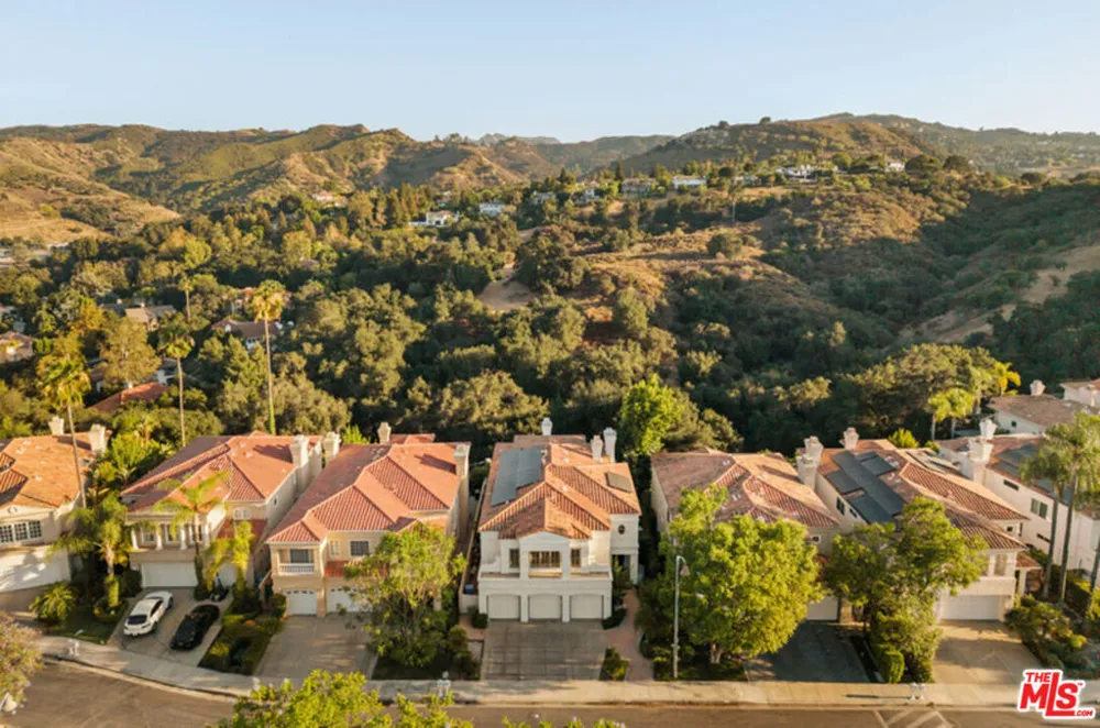 23216 Park Corniche Calabasas, CA 91302