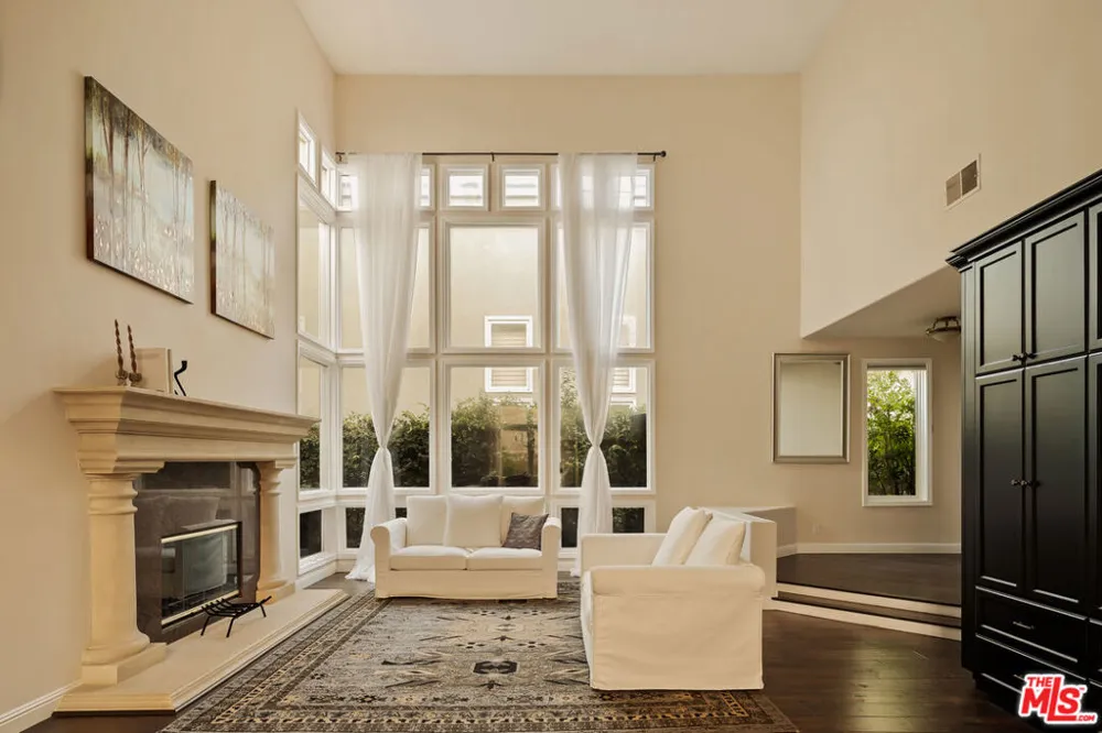 23216 Park Corniche Calabasas, CA 91302
