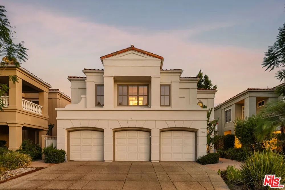 23216 Park Corniche Calabasas, CA 91302