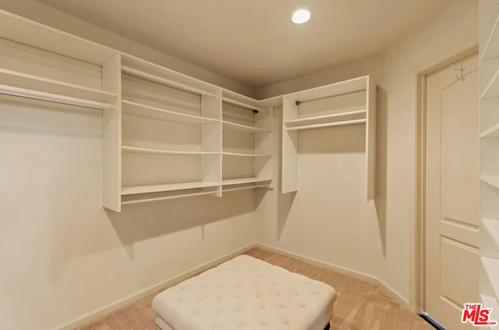 23216 Park Corniche Calabasas, CA 91302