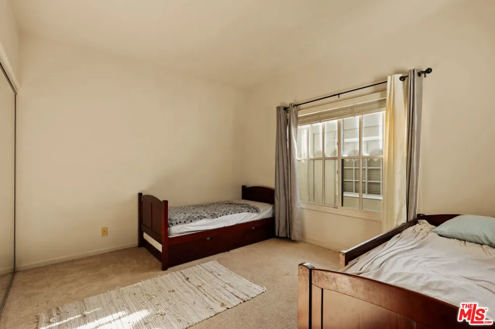 23216 Park Corniche Calabasas, CA 91302