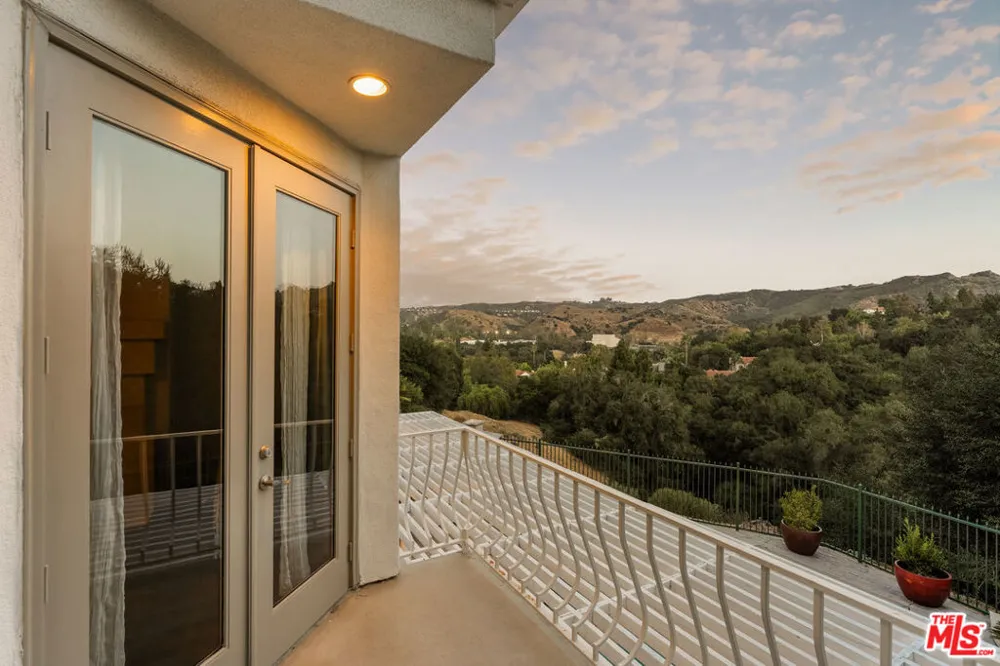 23216 Park Corniche Calabasas, CA 91302