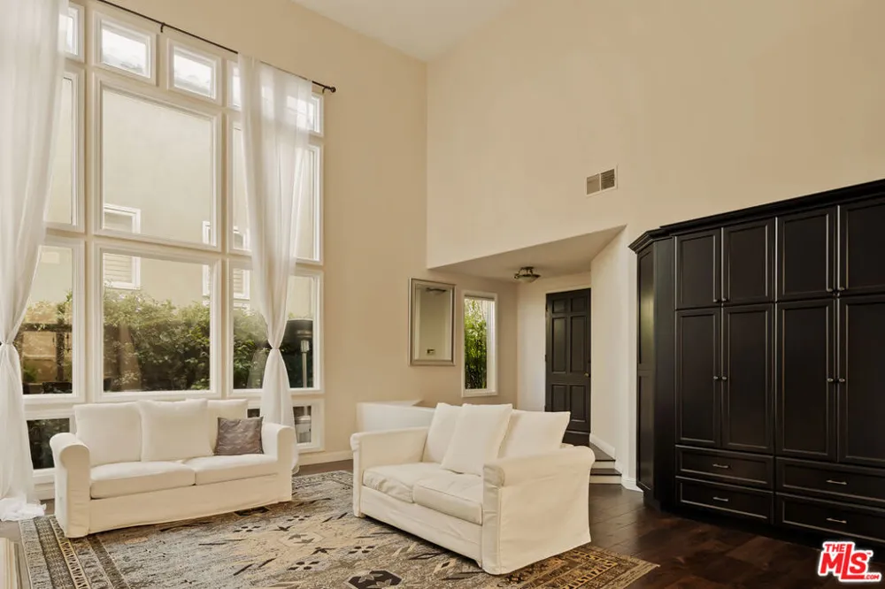 23216 Park Corniche Calabasas, CA 91302