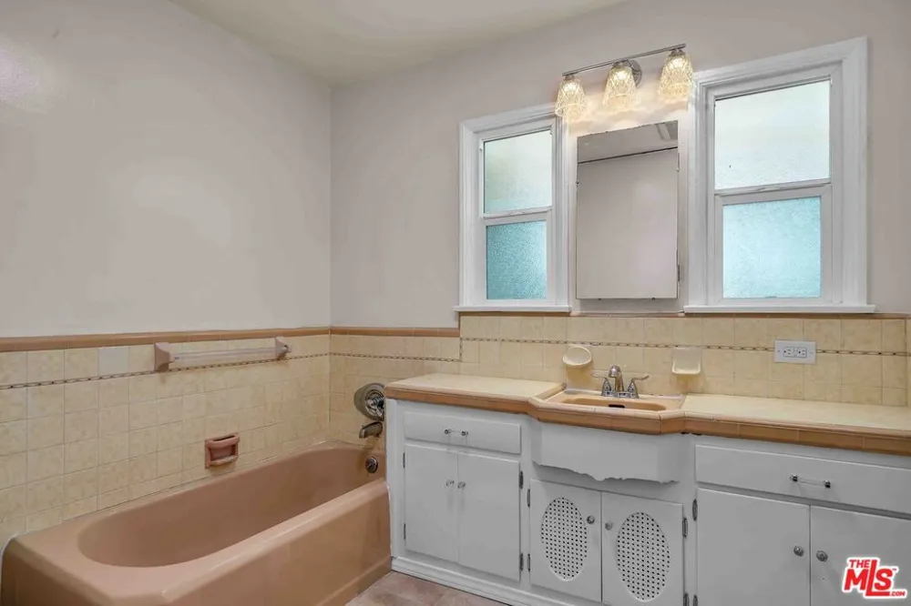 3439 W 84th Place Inglewood, CA 90305