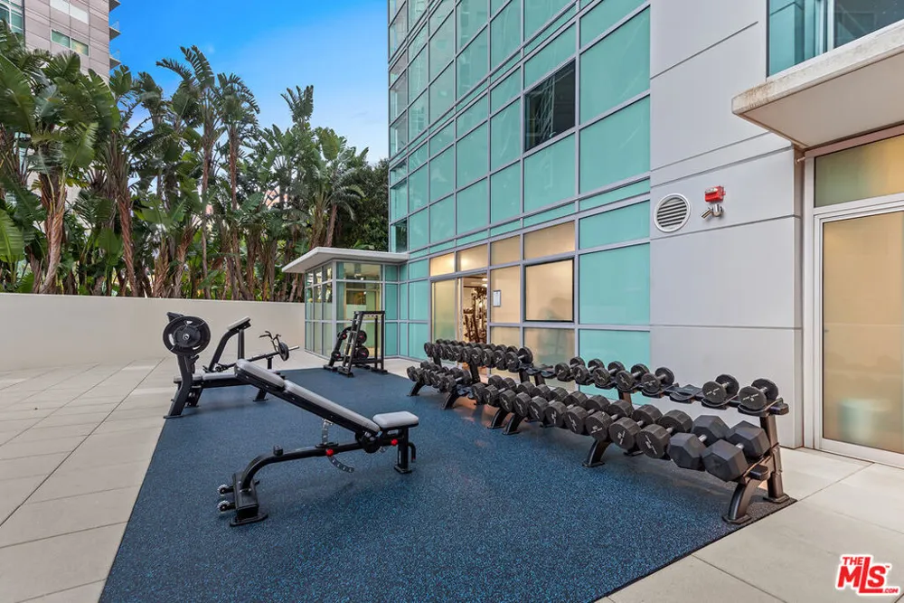 13700 Marina Pointe Drive #305 Marina del Rey, CA 90292