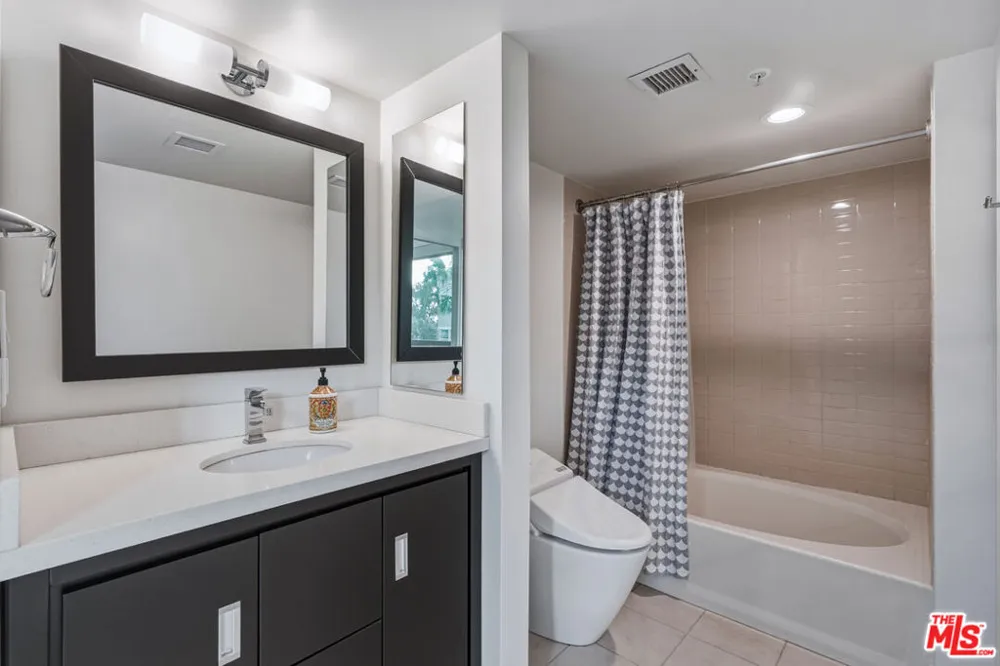 13700 Marina Pointe Drive #305 Marina del Rey, CA 90292