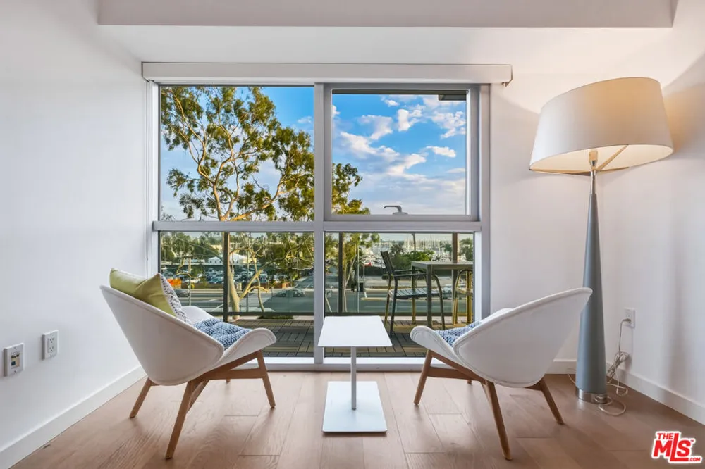 13700 Marina Pointe Drive #305 Marina del Rey, CA 90292