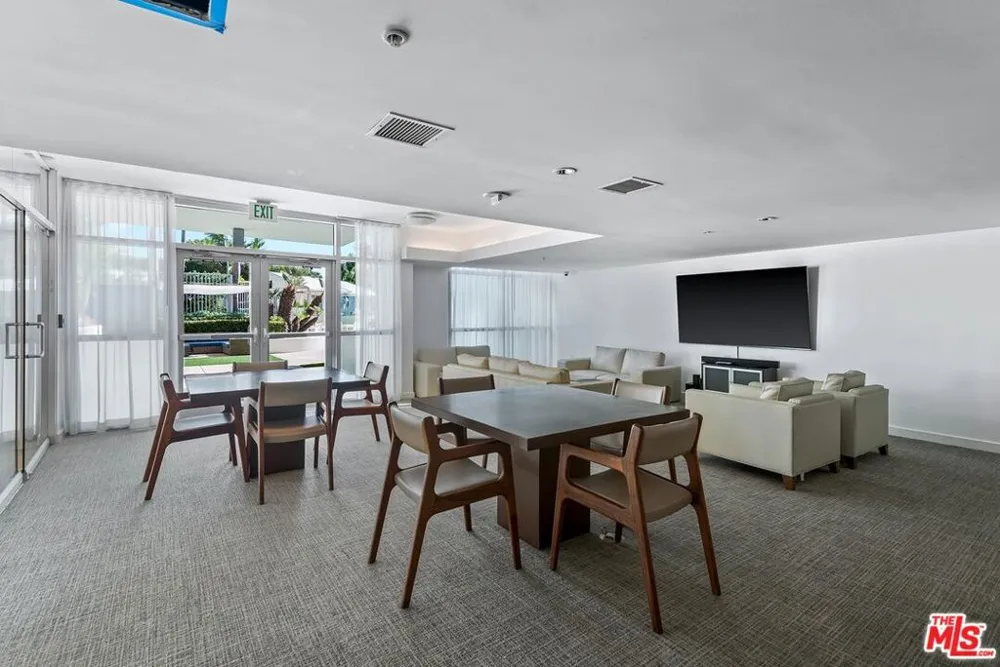 13700 Marina Pointe Drive #305 Marina del Rey, CA 90292