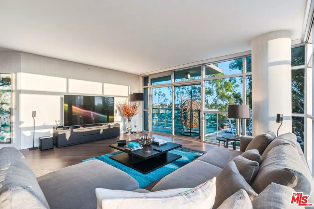 13700 Marina Pointe Drive #305 Marina del Rey, CA 90292