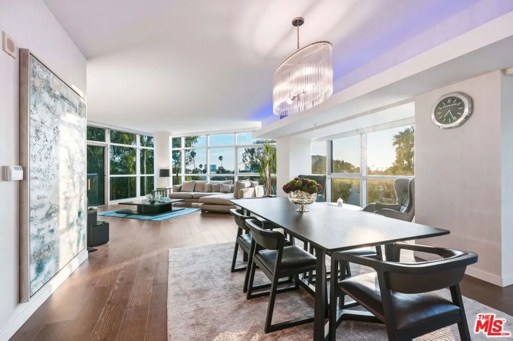 13700 Marina Pointe Drive #305 Marina del Rey, CA 90292