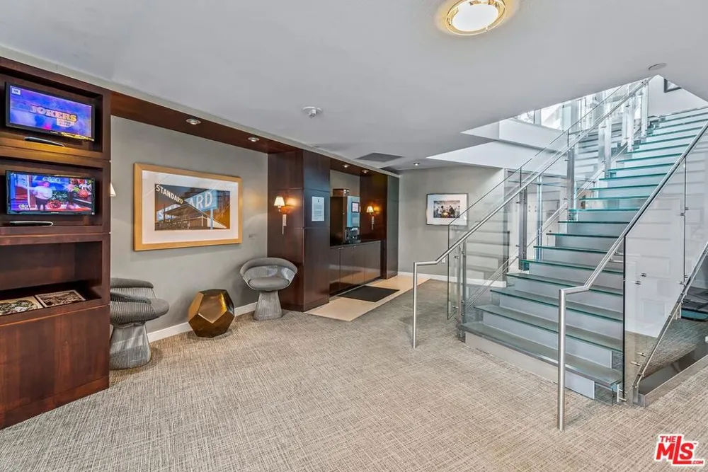 13700 Marina Pointe Drive #305 Marina del Rey, CA 90292