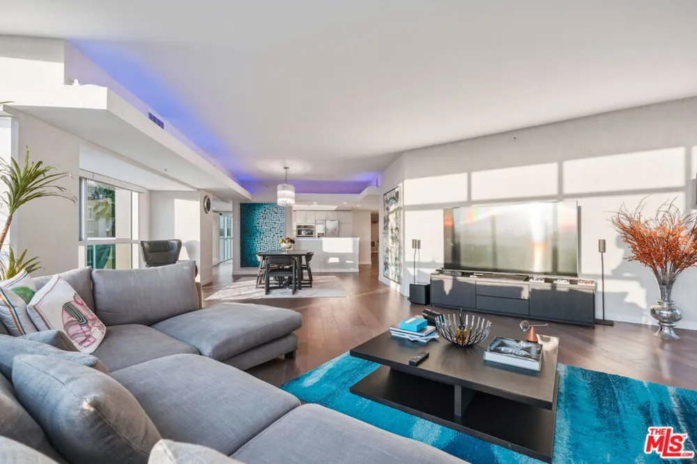 13700 Marina Pointe Drive #305 Marina del Rey, CA 90292