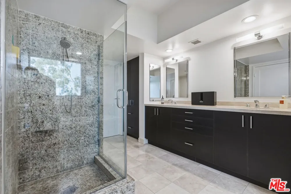 13700 Marina Pointe Drive #305 Marina del Rey, CA 90292