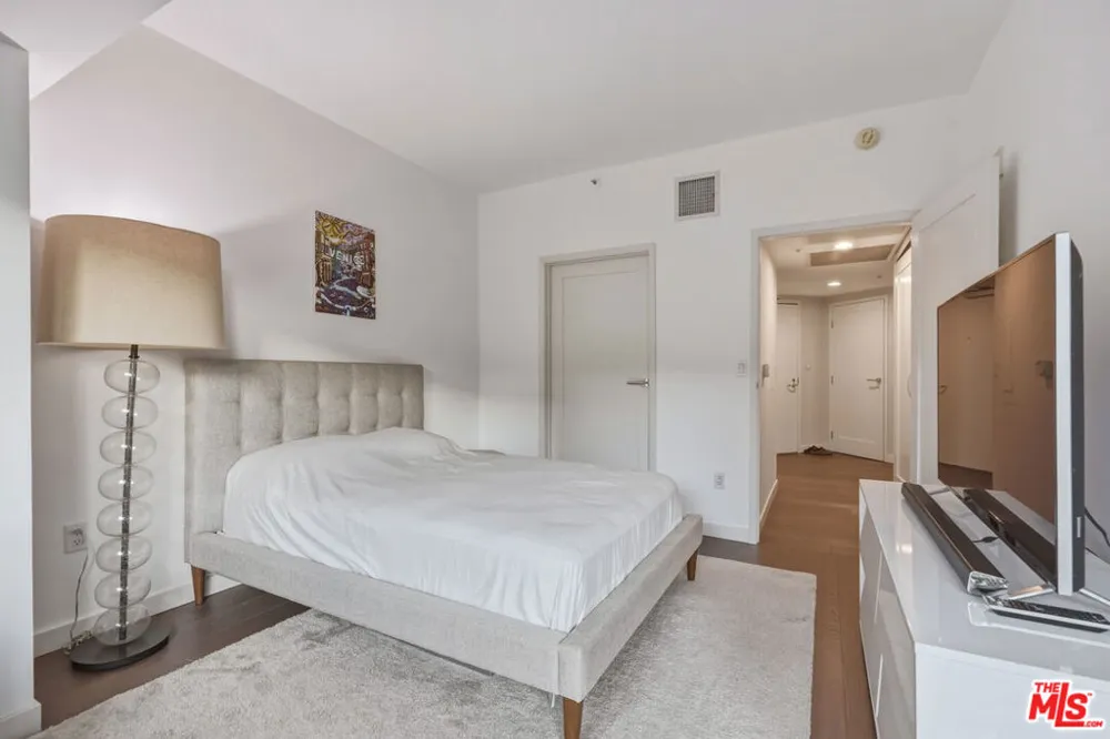 13700 Marina Pointe Drive #305 Marina del Rey, CA 90292