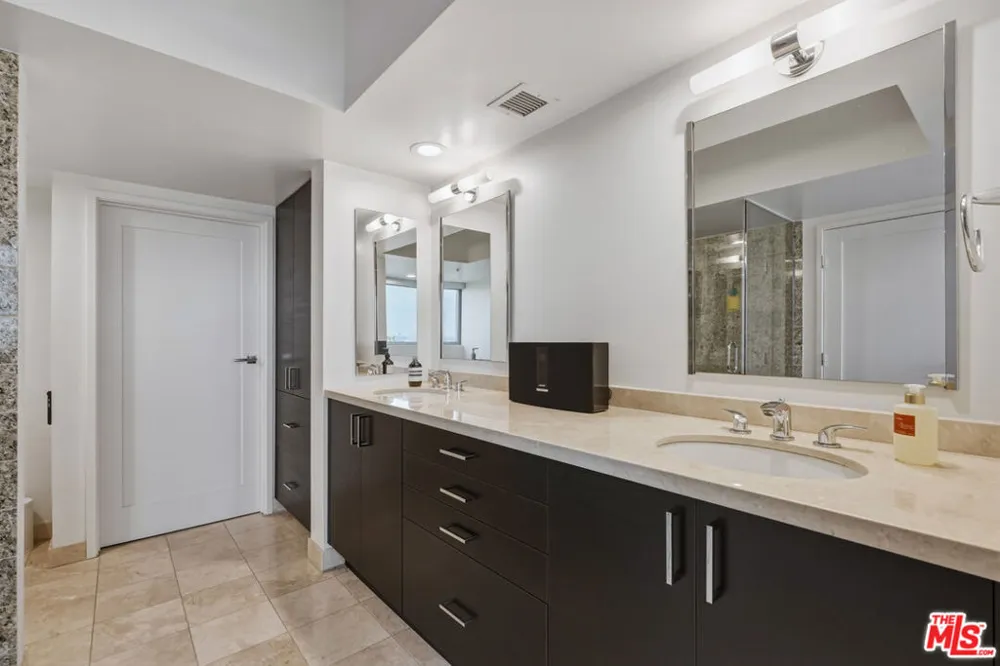 13700 Marina Pointe Drive #305 Marina del Rey, CA 90292