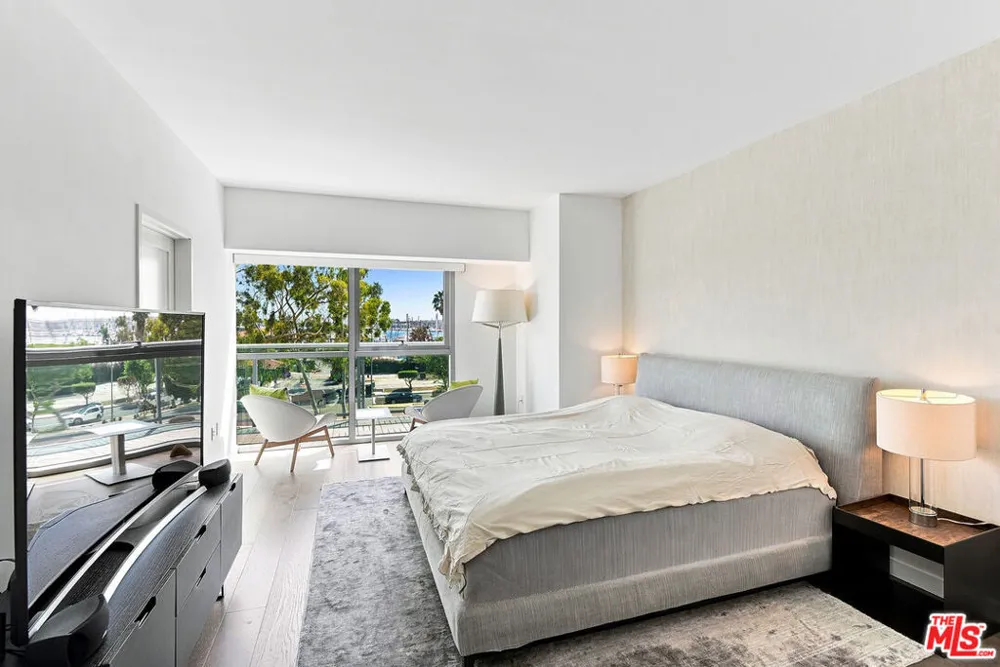 13700 Marina Pointe Drive #305 Marina del Rey, CA 90292