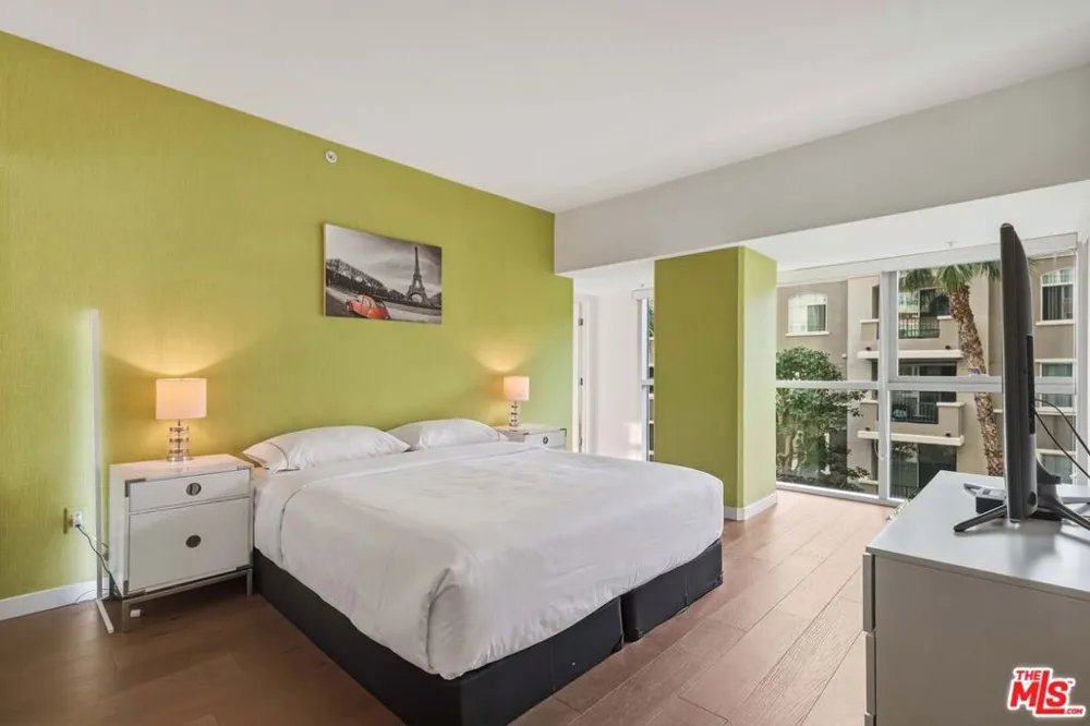 13700 Marina Pointe Drive #305 Marina del Rey, CA 90292