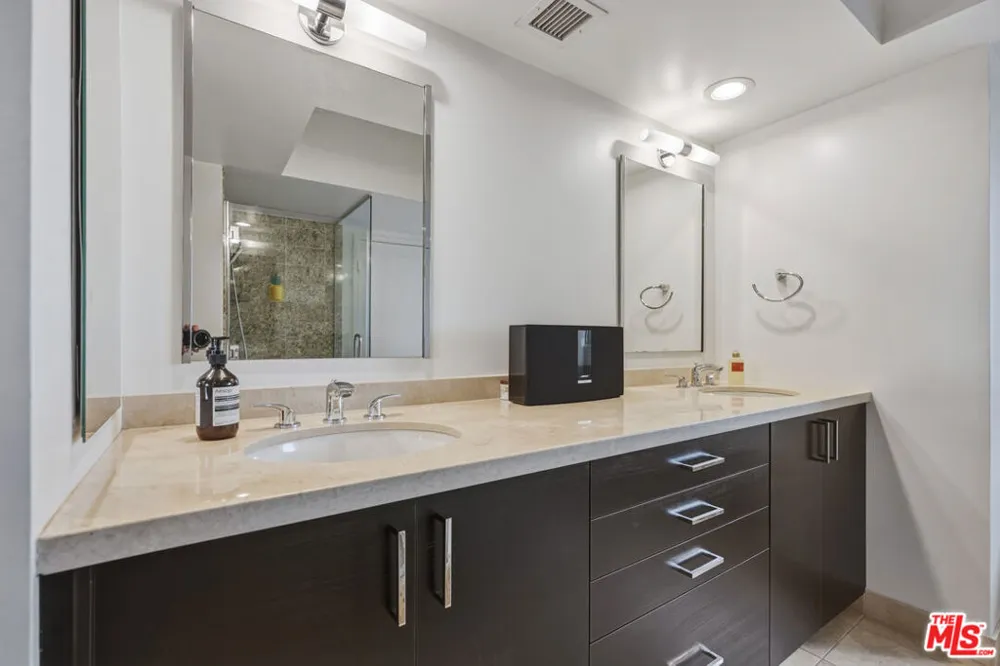 13700 Marina Pointe Drive #305 Marina del Rey, CA 90292