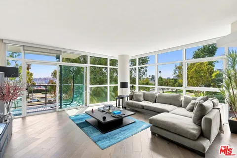 13700 Marina Pointe Drive #305