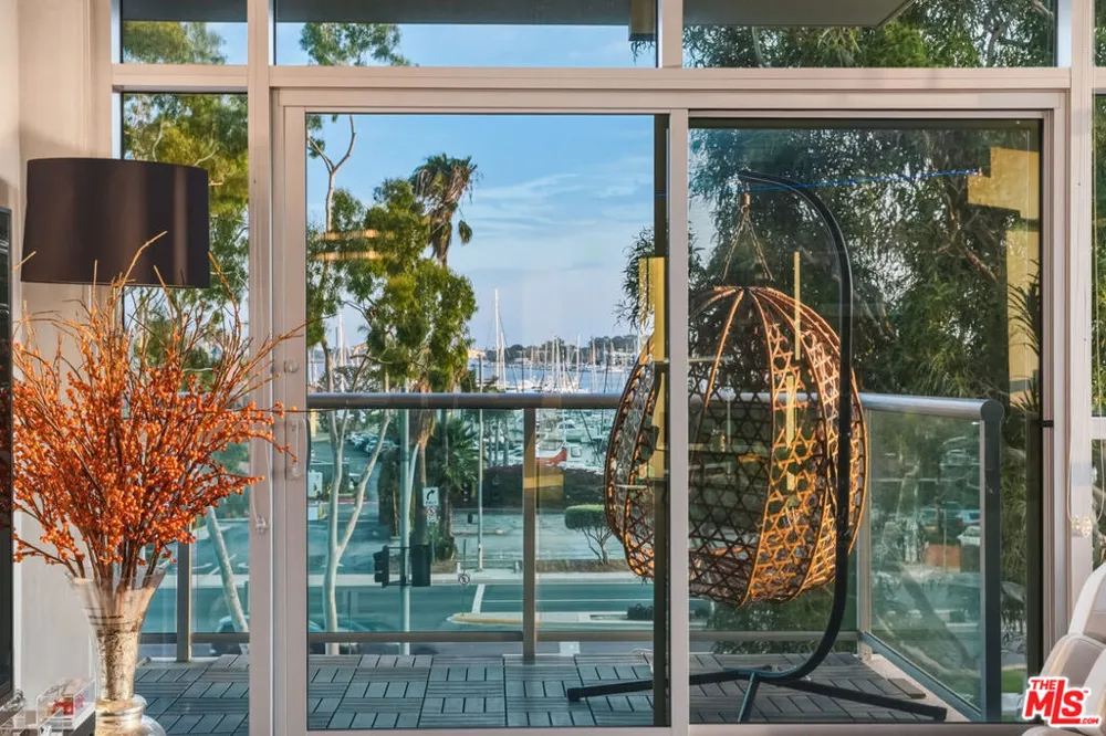 13700 Marina Pointe Drive #305 Marina del Rey, CA 90292