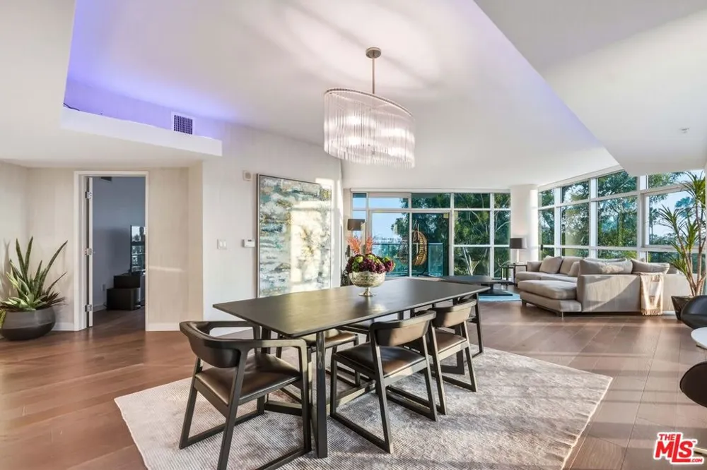 13700 Marina Pointe Drive #305 Marina del Rey, CA 90292