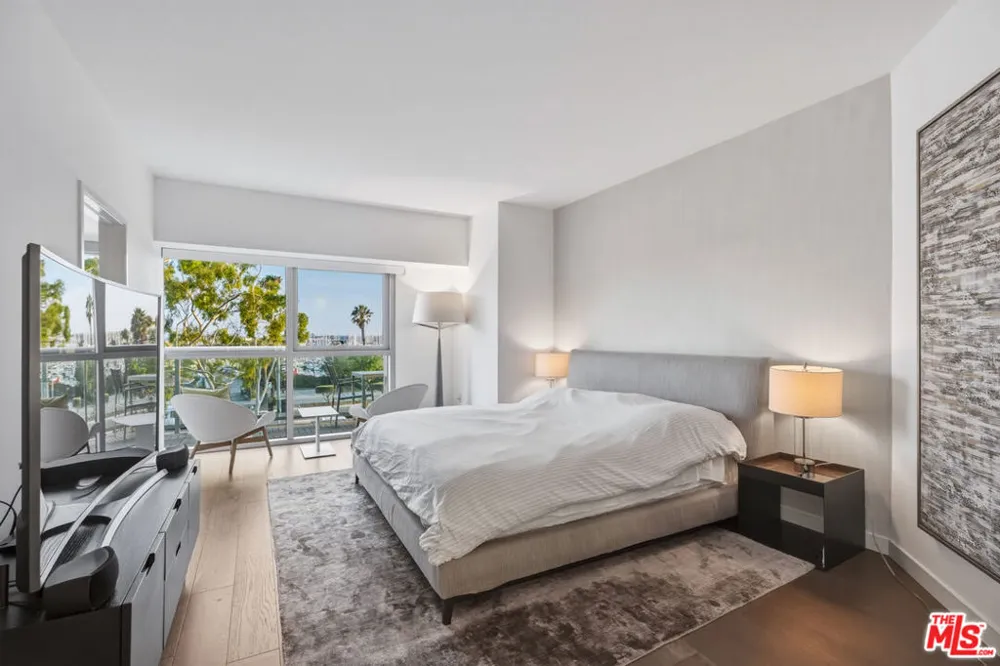 13700 Marina Pointe Drive #305 Marina del Rey, CA 90292