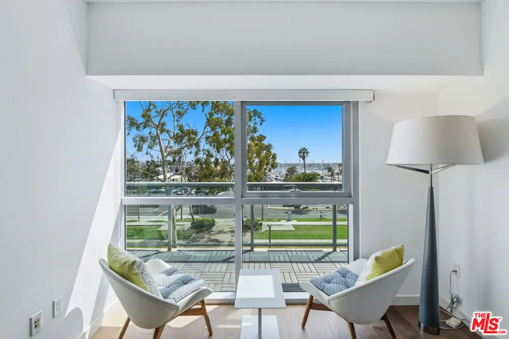 13700 Marina Pointe Drive #305 Marina del Rey, CA 90292